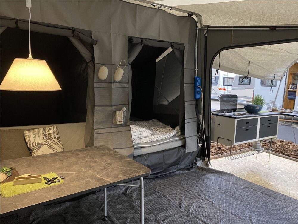 Camp-let Passion med mørke kabiner og komfortable senge